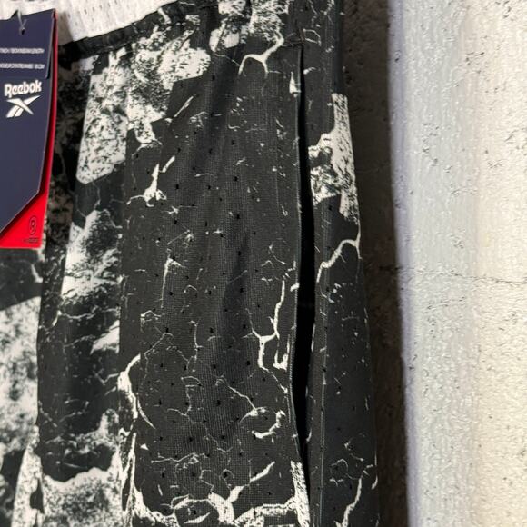 Reebok Men's Basketball Transition Shorts, black/white small MSRP $55 - Picture 4 of 8